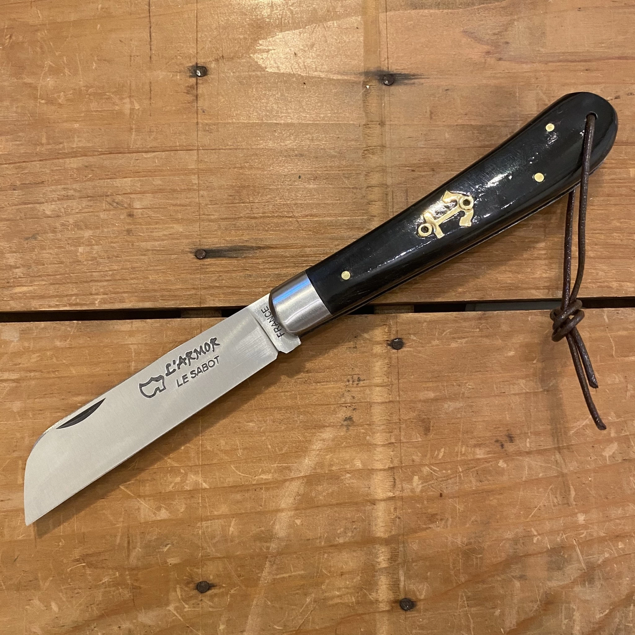 Au Sabot Armor / London Sailor 11.5cm Pocket Knife Stainless Horn With Brass Anchor 3 Au Sabot Armor / London Sailor 11.5cm Pocket Knife Stainless Horn With Brass Anchor