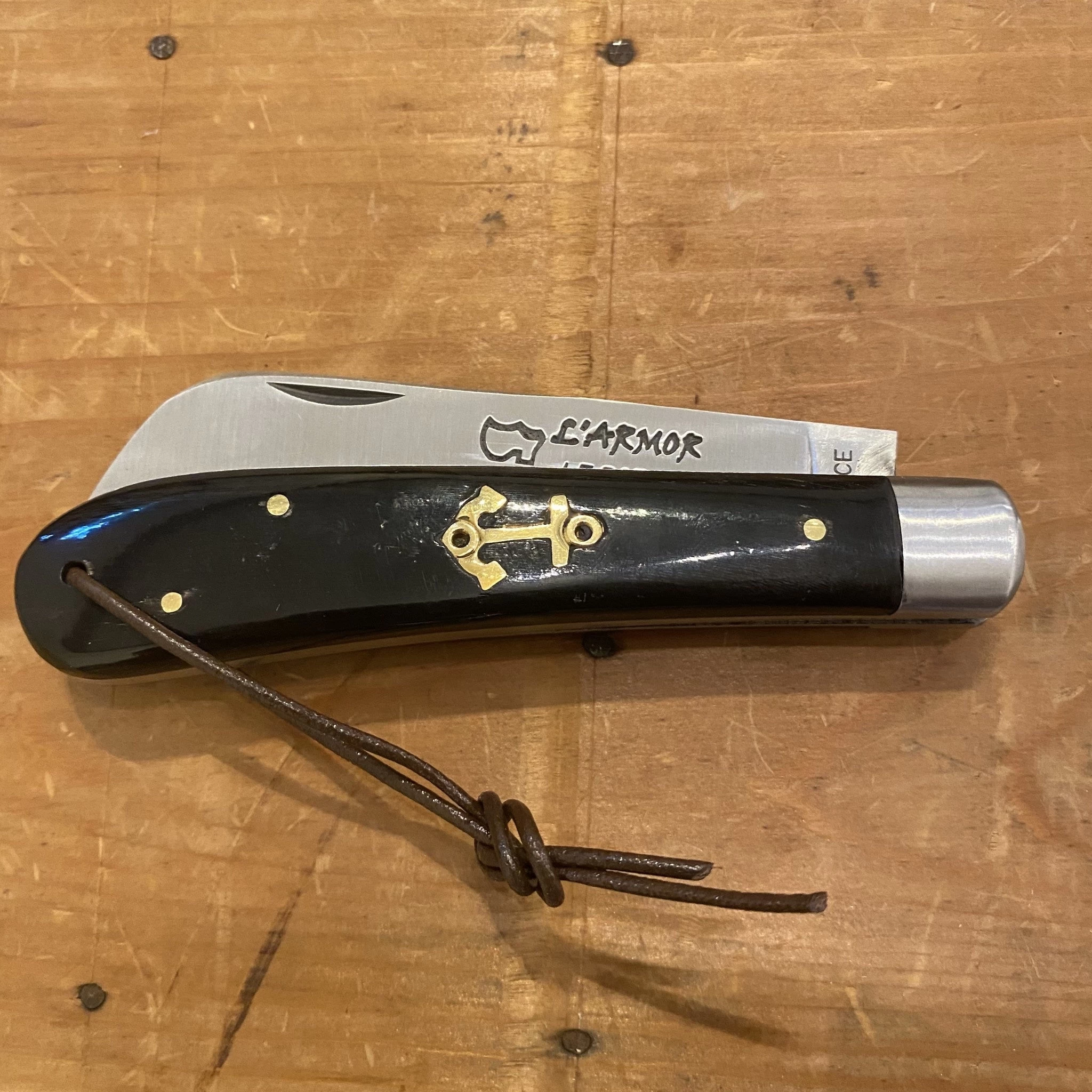 Au Sabot Armor / London Sailor 11.5cm Pocket Knife Stainless Horn With Brass Anchor 4 Au Sabot Armor / London Sailor 11.5cm Pocket Knife Stainless Horn With Brass Anchor - Image 2