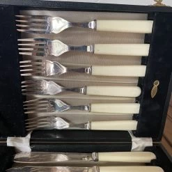Vintage Fish Forks & Knives Silverplate & Celluloid -English 1930's? -Knife shop 22390bee 3868 4b4f 8e98 002ffed2b6df