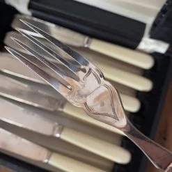 Vintage Fish Forks & Knives Silverplate & Celluloid -English 1930's? -Knife shop 37d9915b caaf 4430 a6d8 e42da5d2f75f