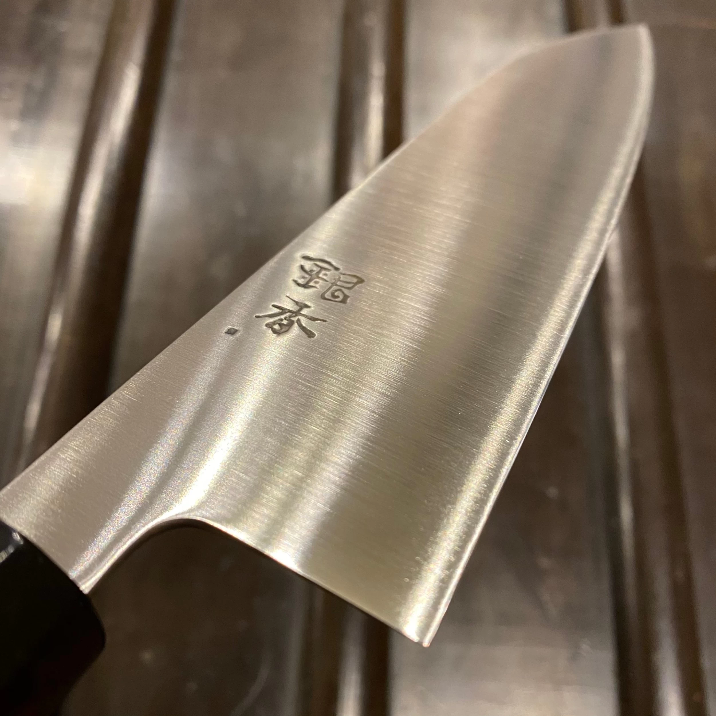 Ashi Hamono Ginga 180mm Wa-Santoku Swedish Stainless Ho Wood Horn Handle With Saya 8 Ashi Hamono Ginga 180mm Wa-Santoku Swedish Stainless Ho Wood Horn Handle With Saya - Image 6