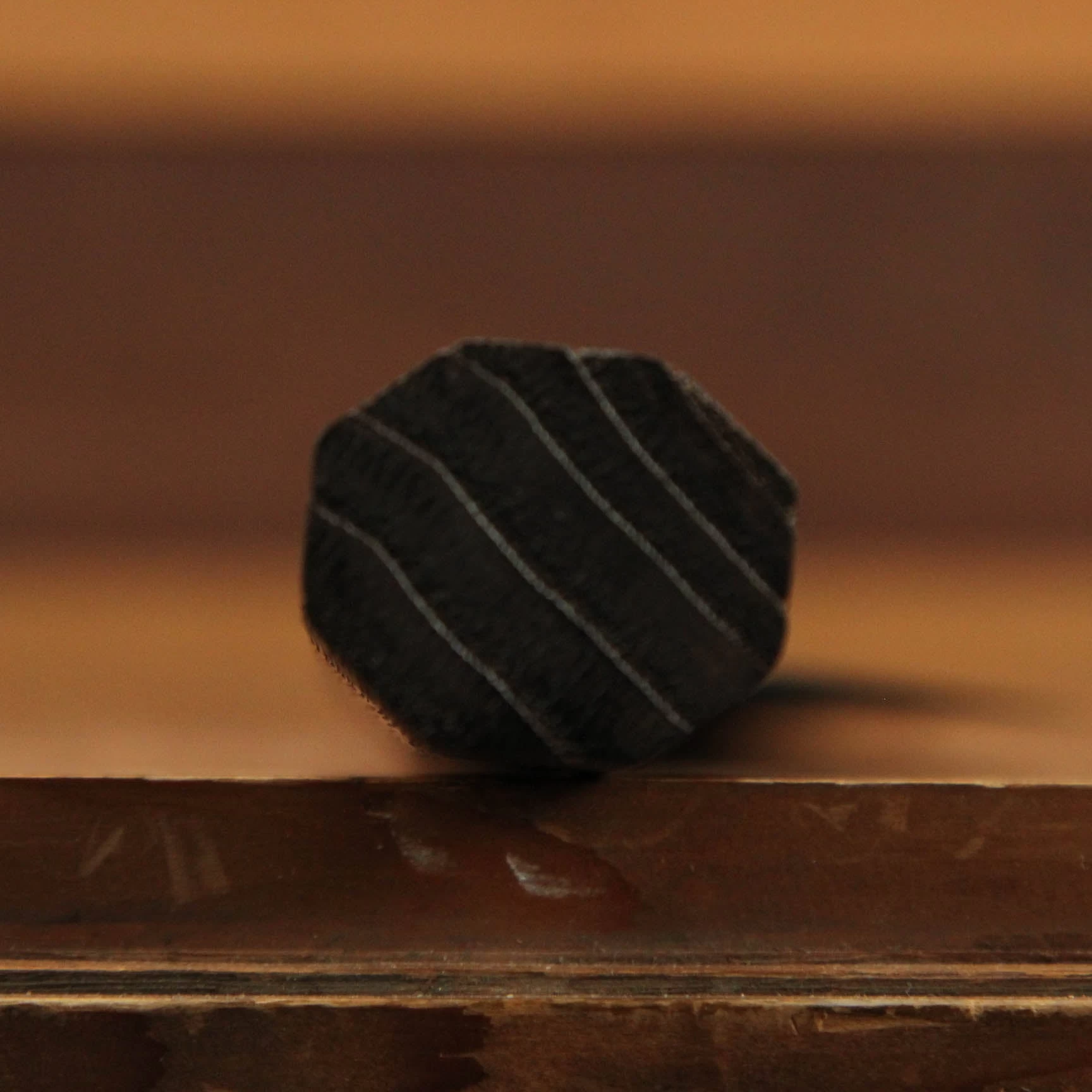 Yoshikane Hamono 165mm Santoku SLD Damascus Kurouchi Burnt Chestnut Handle 6 Yoshikane Hamono 165mm Santoku SLD Damascus Kurouchi Burnt Chestnut Handle - Image 4