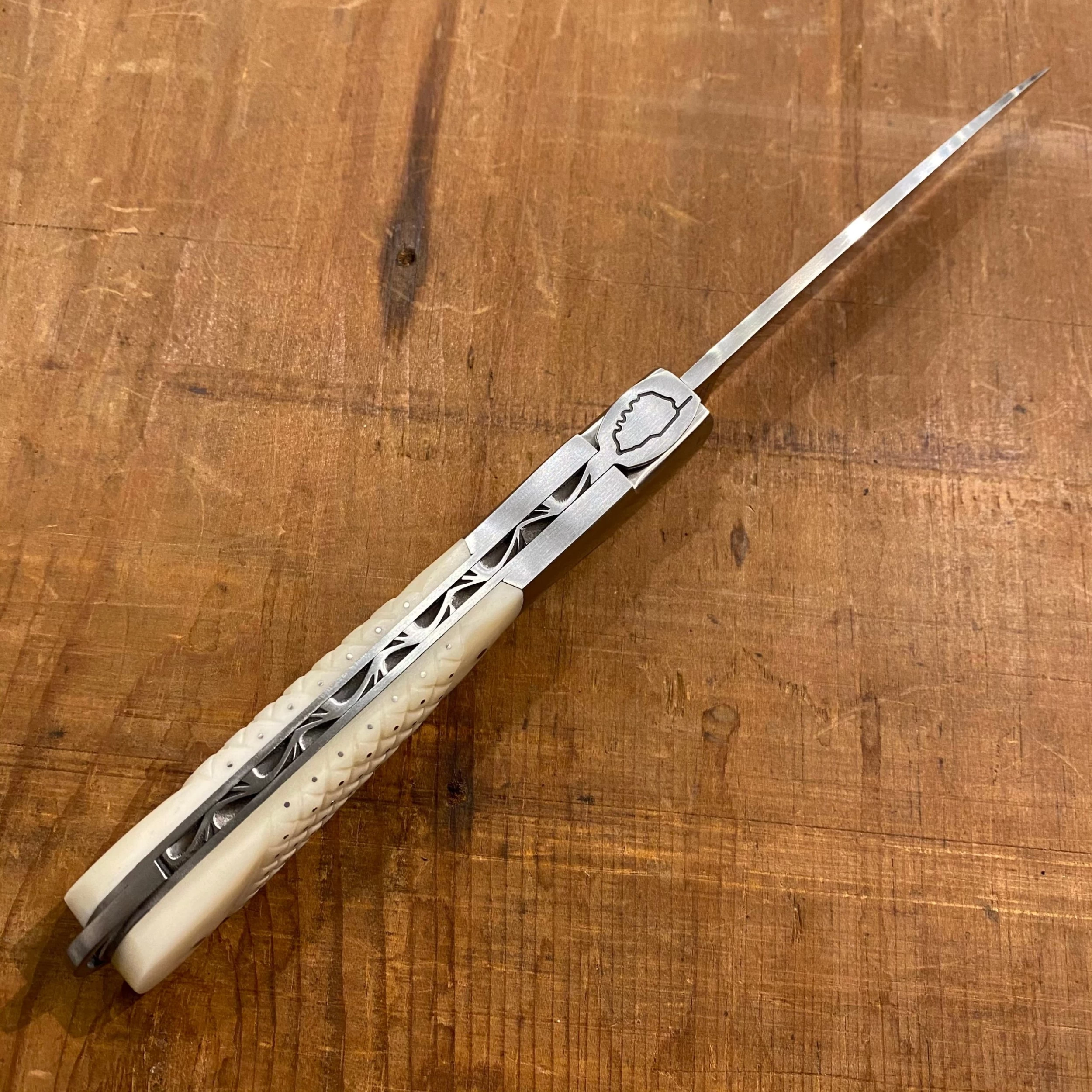 Fontenille Pataud Sperone 12cm Pocket Knife Carved Pinned Cow Bone Lockback 5 Fontenille Pataud Sperone 12cm Pocket Knife Carved Pinned Cow Bone Lockback - Image 3