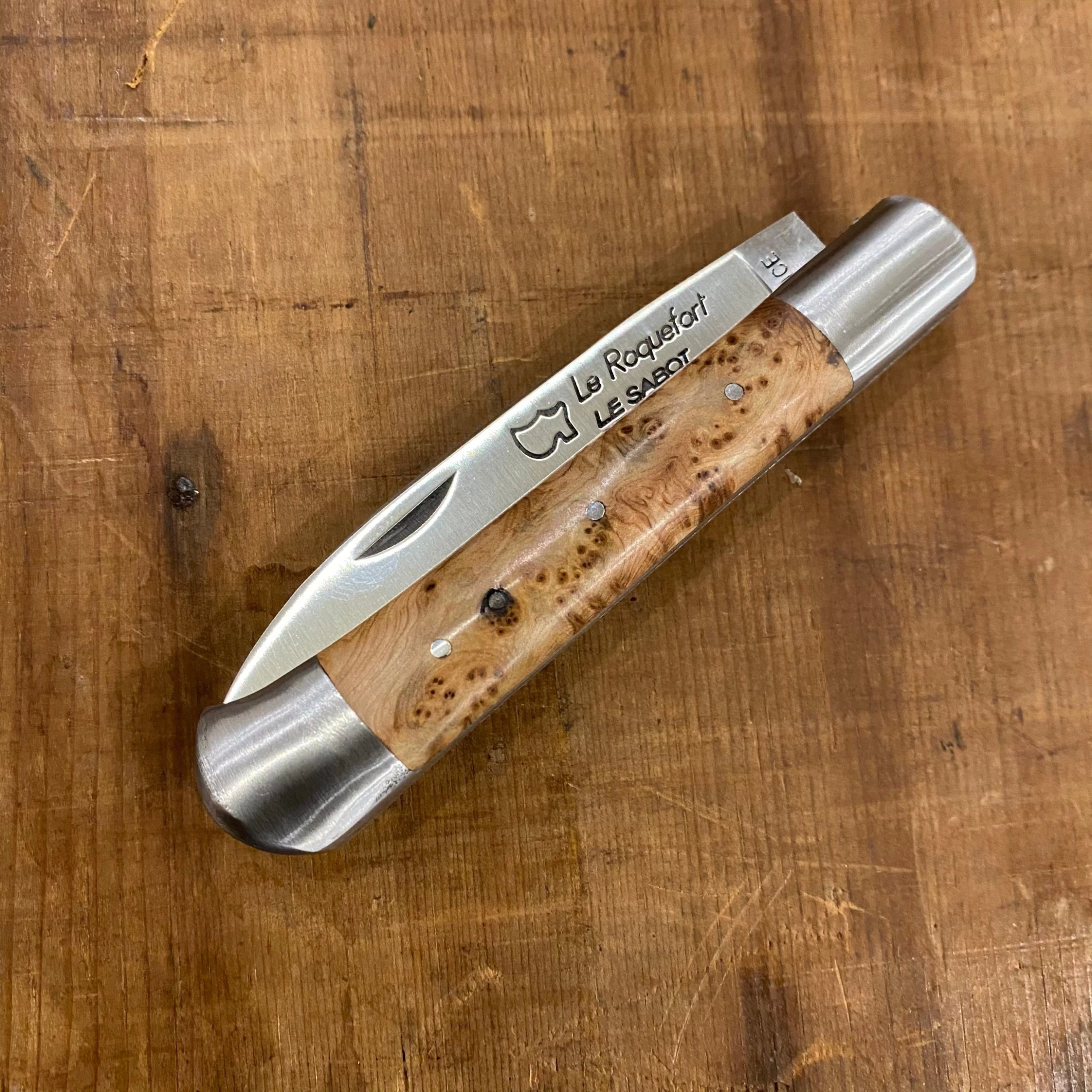 Au Sabot Roquefort 11cm Pocket Knife Stainless Juniper 2 Bolsters 6 Au Sabot Roquefort 11cm Pocket Knife Stainless Juniper 2 Bolsters - Image 4