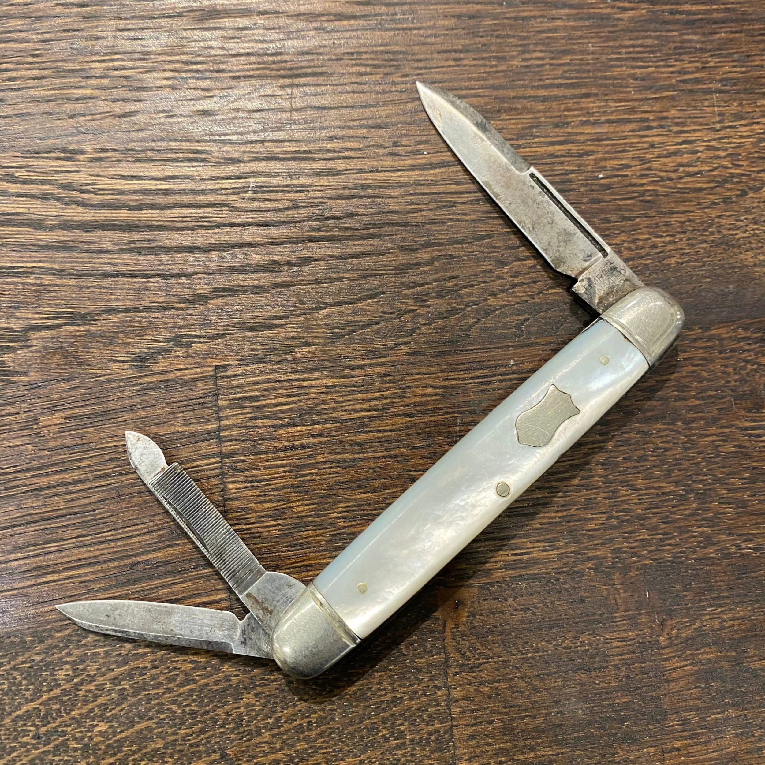 Vintage Empire Winsted 3 1/2" Whittler Carbon Steel Blades, Mother Of Pearl 1856-1930 3 Vintage Empire Winsted 3 1/2" Whittler Carbon Steel Blades, Mother Of Pearl 1856-1930