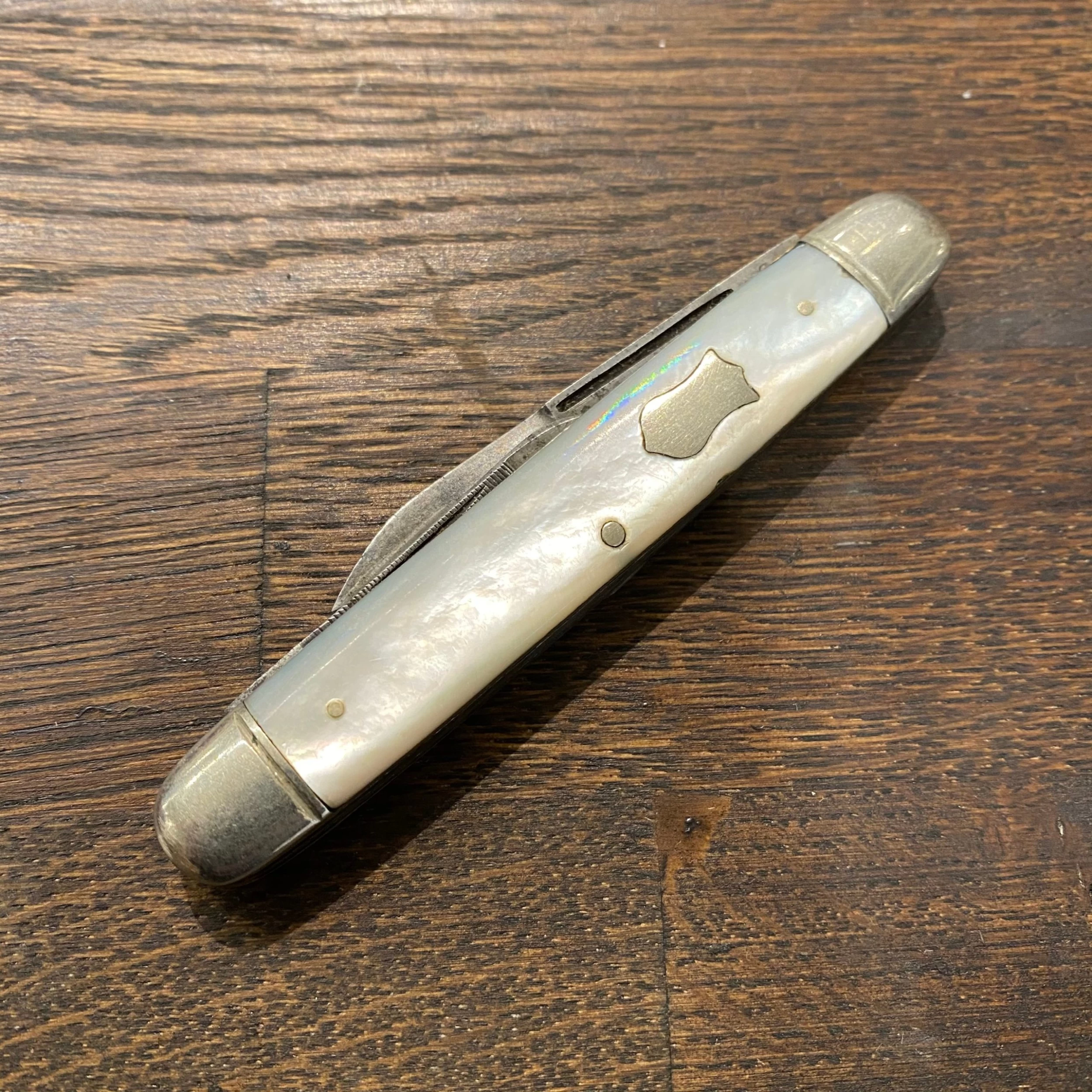 Vintage Empire Winsted 3 1/2" Whittler Carbon Steel Blades, Mother Of Pearl 1856-1930 4 Vintage Empire Winsted 3 1/2" Whittler Carbon Steel Blades, Mother Of Pearl 1856-1930 - Image 2