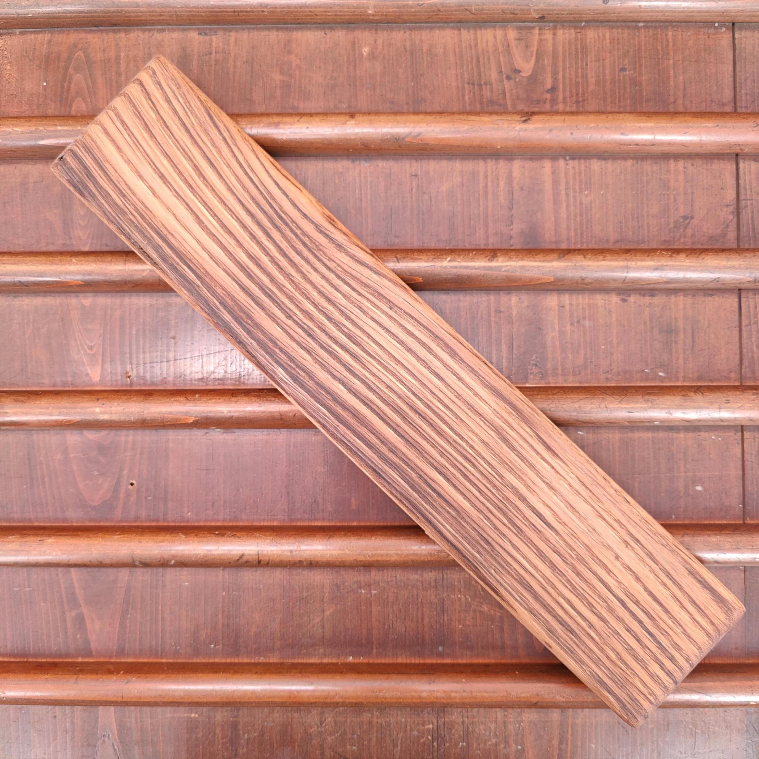 Knife En Place Heritage Select Medium Reclaimed Chestnut Magnetic Knife Holder 3 Knife En Place Heritage Select Medium Reclaimed Chestnut Magnetic Knife Holder