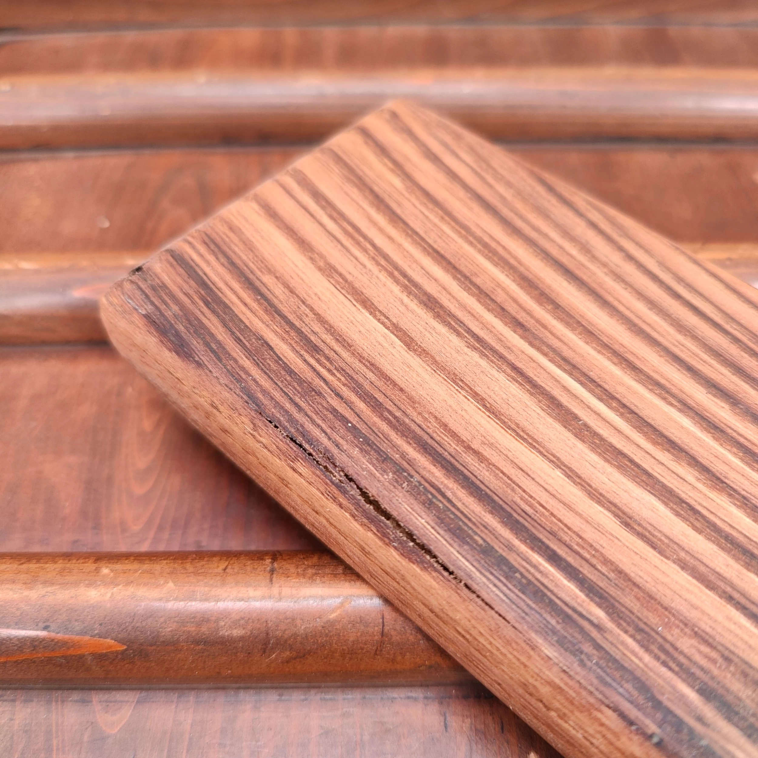 Knife En Place Heritage Select Medium Reclaimed Chestnut Magnetic Knife Holder 5 Knife En Place Heritage Select Medium Reclaimed Chestnut Magnetic Knife Holder - Image 3