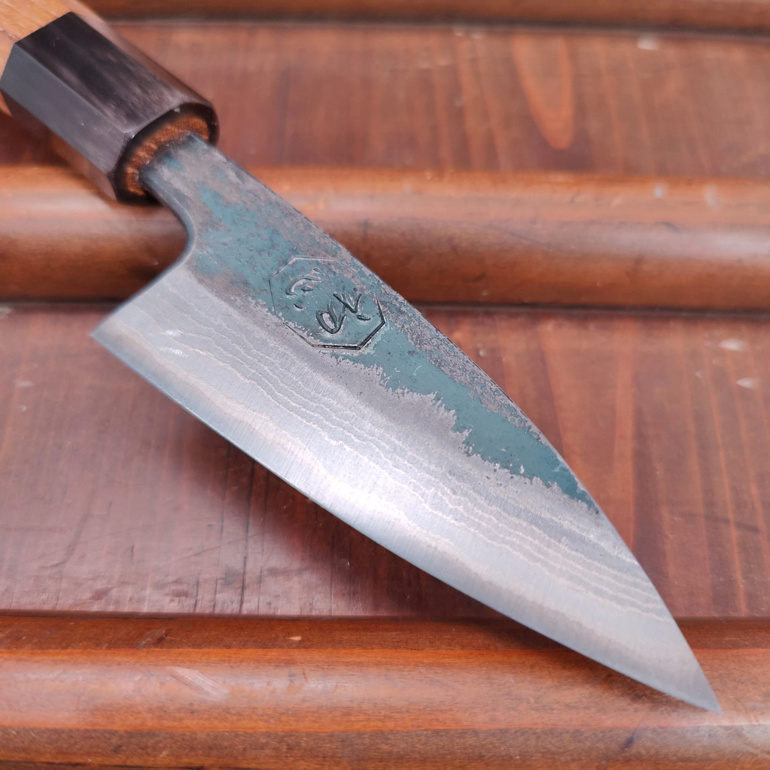 Kumokage 80mm Petty Aogami 2 Kurouchi Carbon Damascus Teak Horn 4 Kumokage 80mm Petty Aogami 2 Kurouchi Carbon Damascus Teak Horn - Image 2