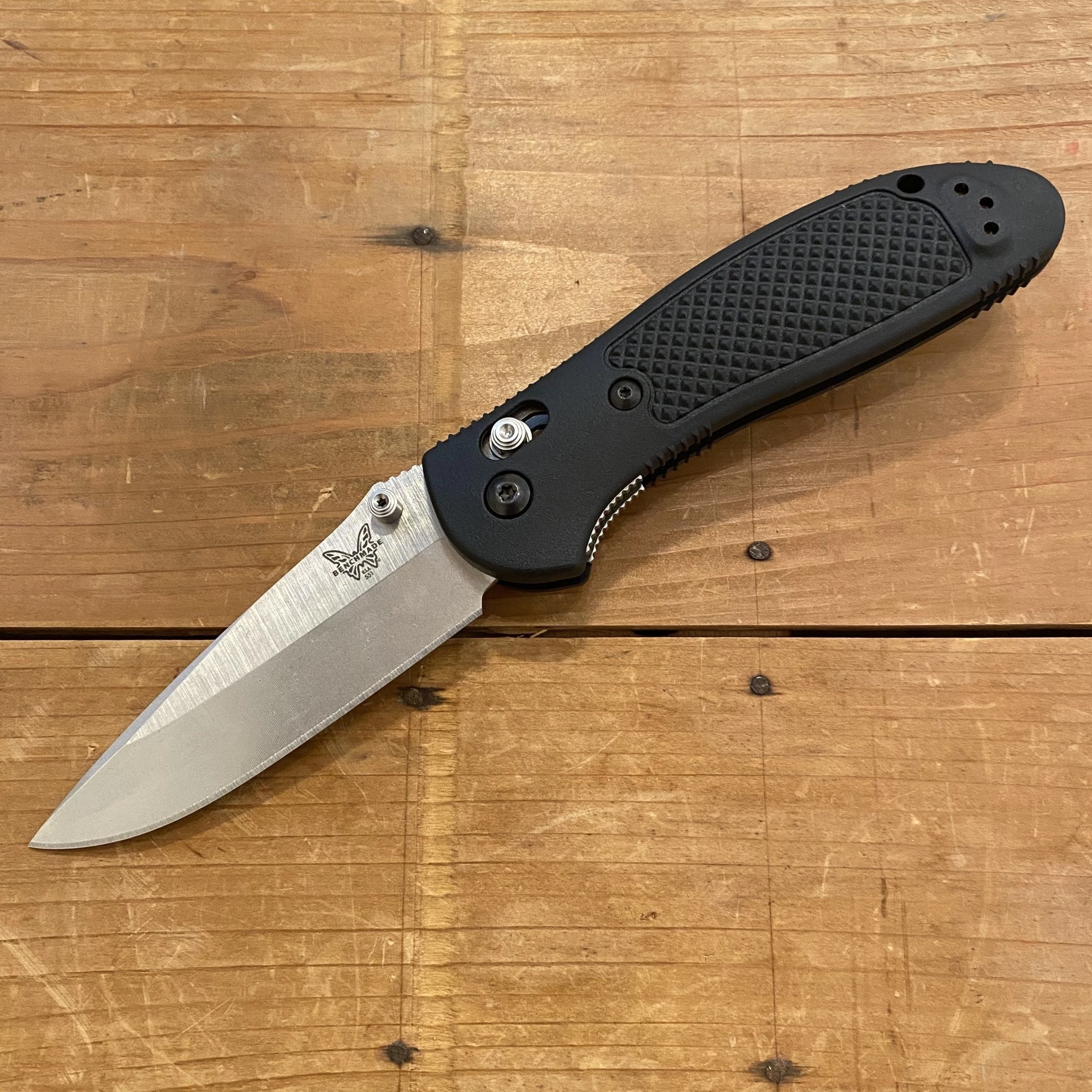 Benchmade 551-S30V Griptilian - Black 3 Benchmade 551-S30V Griptilian - Black