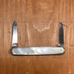 Vintage Challenge Cutlery Co 3 1/16” Pen Knife Pearl 1899-1928 -Knife shop image 60559263 2544 43fa 99ef 43fdeaf2af6a