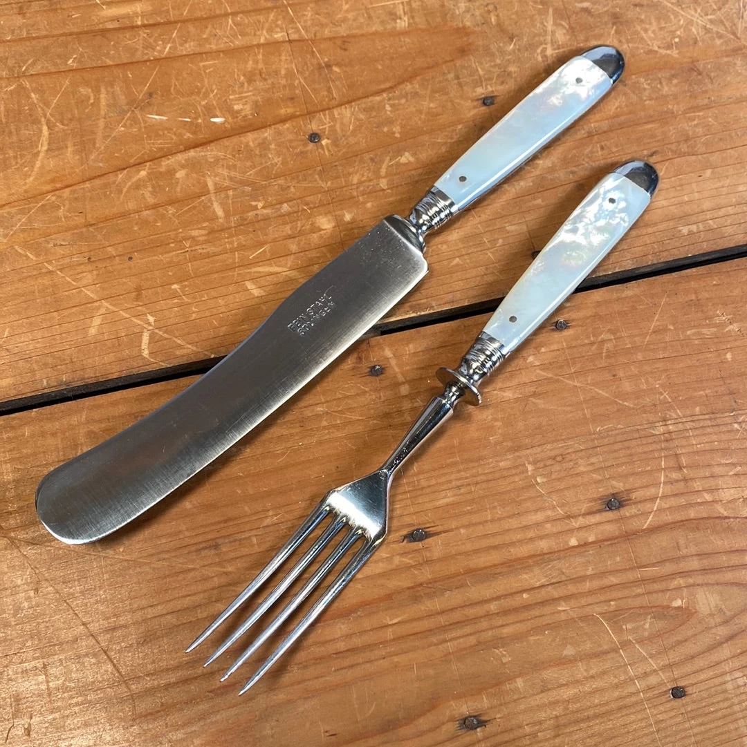 Vintage Fein Stahl Buckels Table Knife & Fork Hand Ground Mother Of Pearl 1900-1920's? 4 Vintage Fein Stahl Buckels Table Knife & Fork Hand Ground Mother Of Pearl 1900-1920's? - Image 2