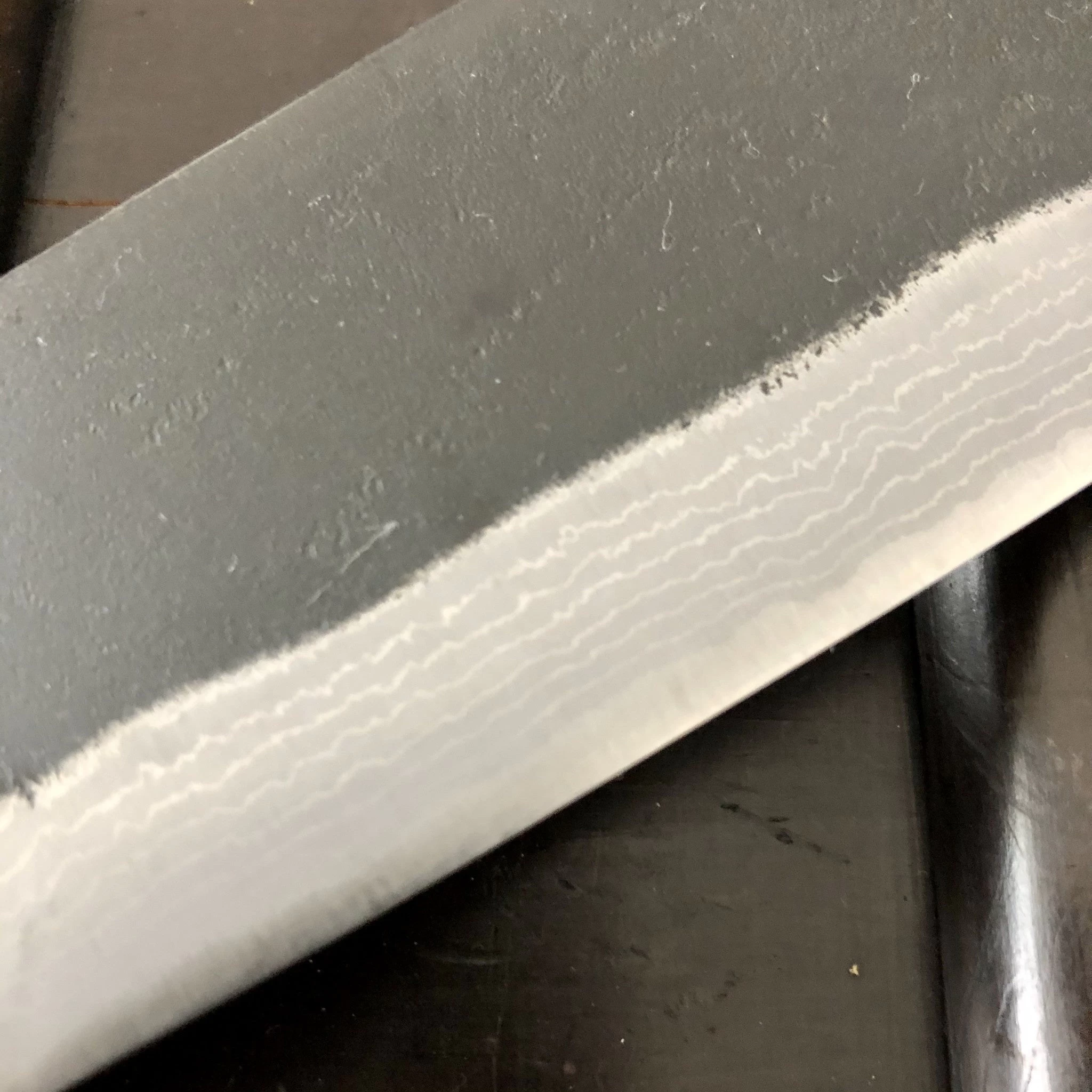 Kaji-bei 165mm Santoku Iron Clad Aogami 2 Suminagashi Kurouchi 7 Kaji-bei 165mm Santoku Iron Clad Aogami 2 Suminagashi Kurouchi - Image 5